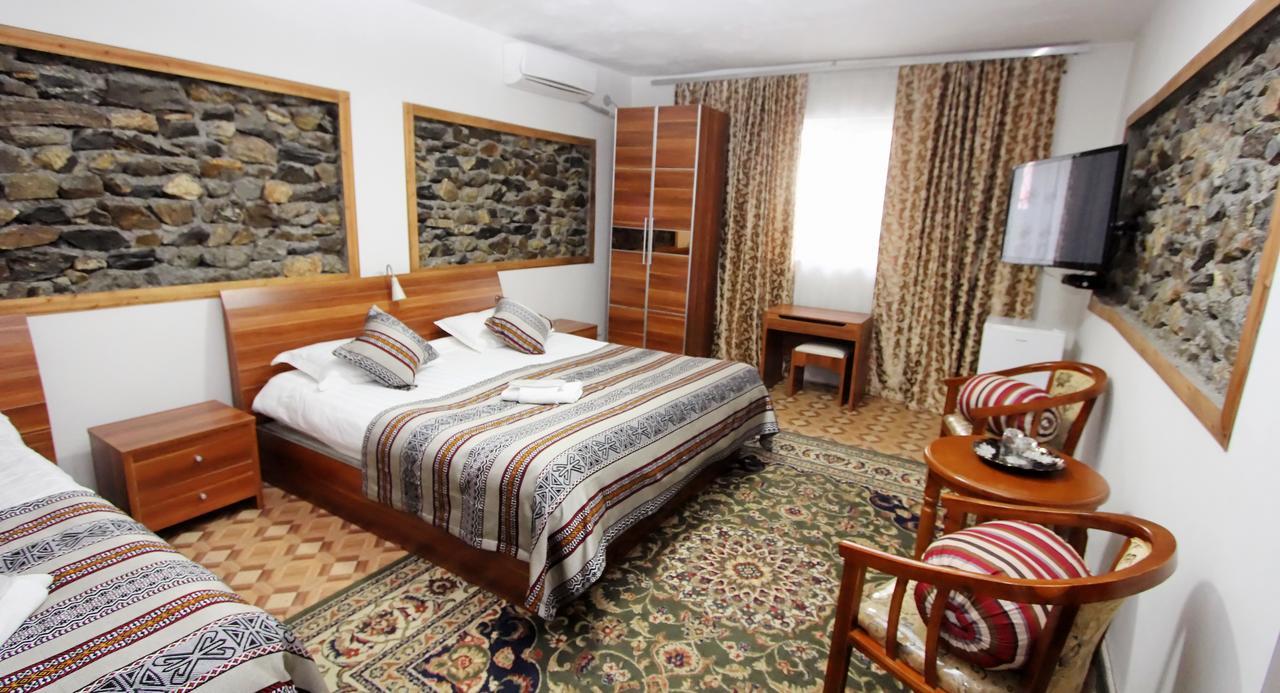 Lal Hotel Khorog エクステリア 写真