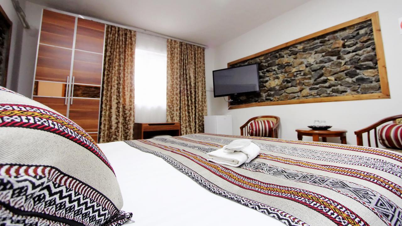 Lal Hotel Khorog エクステリア 写真