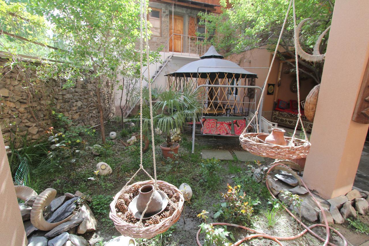 Lal Hotel Khorog エクステリア 写真