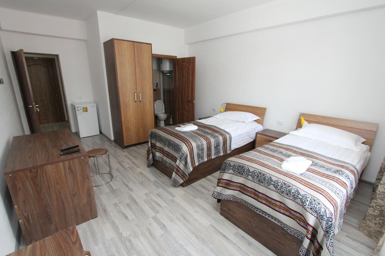 Lal Hotel Khorog エクステリア 写真