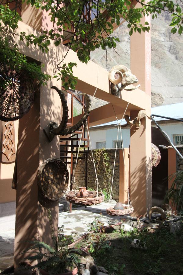 Lal Hotel Khorog エクステリア 写真